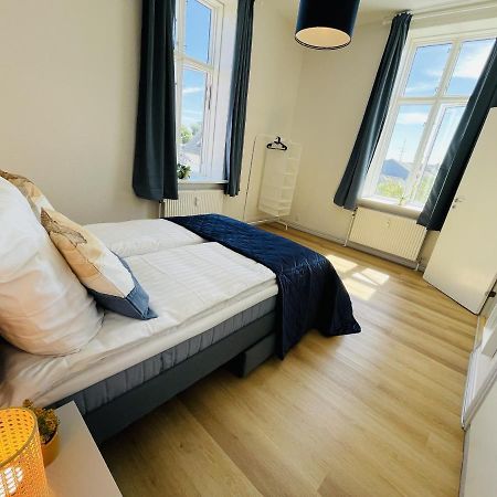 Aday - Blue Light Suite Apartment In The Center Of 约灵 外观 照片