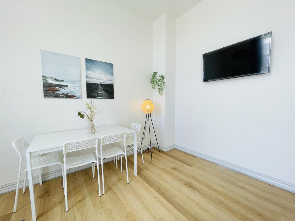 Aday - Blue Light Suite Apartment In The Center Of 约灵 外观 照片