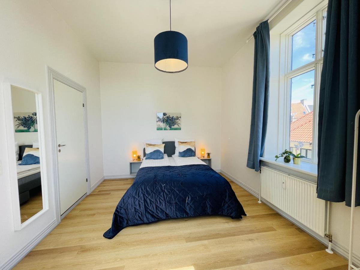 Aday - Blue Light Suite Apartment In The Center Of 约灵 外观 照片