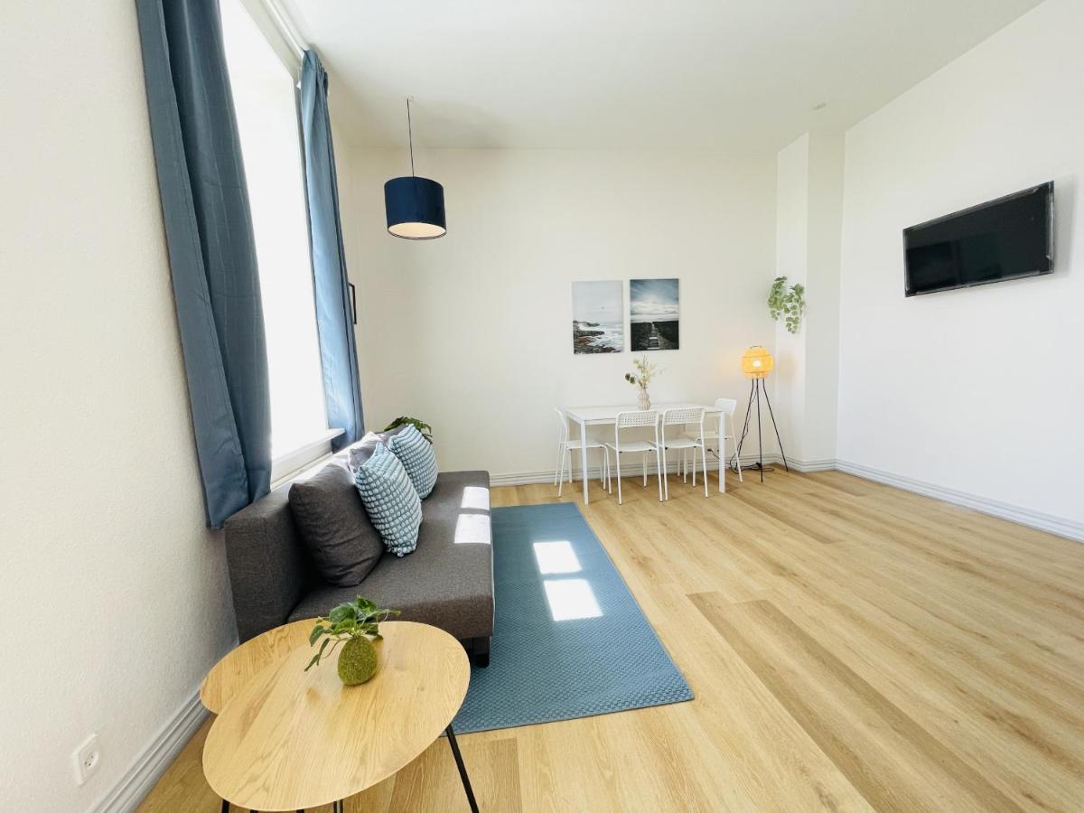 Aday - Blue Light Suite Apartment In The Center Of 约灵 外观 照片