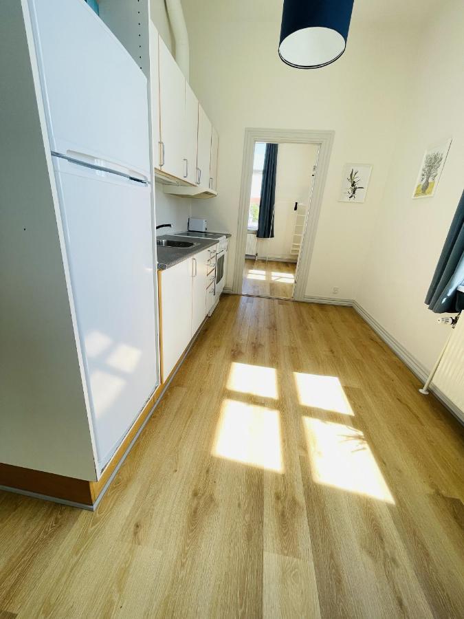 Aday - Blue Light Suite Apartment In The Center Of 约灵 外观 照片